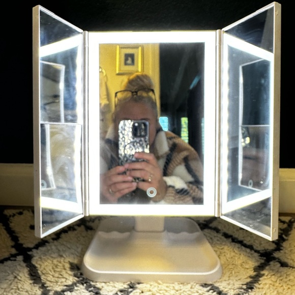 Makeup Mirror - Picture 5 of 6